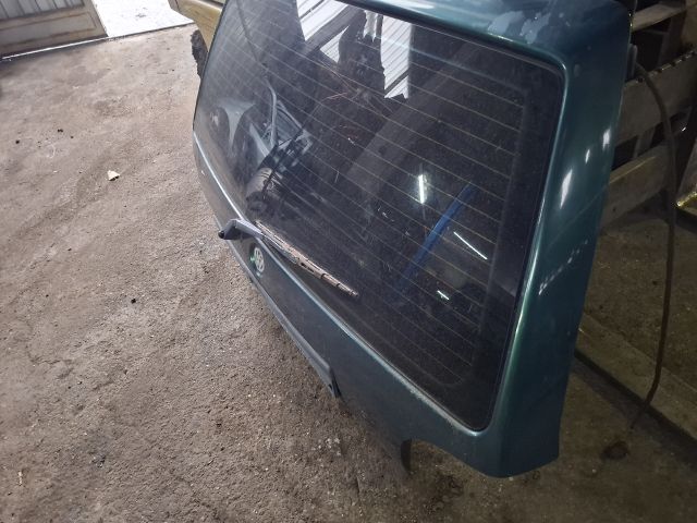 bontott VW GOLF III Csomagtérajtó (Részeivel)