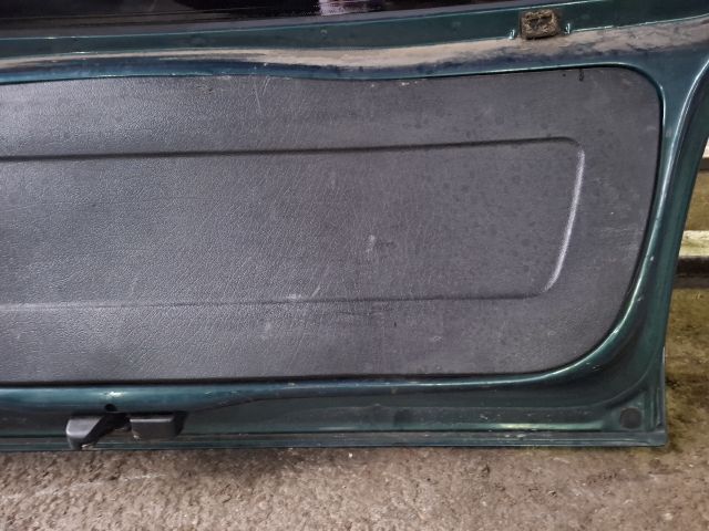 bontott VW GOLF III Csomagtérajtó (Részeivel)