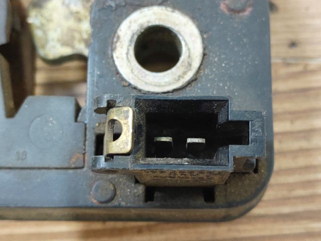 bontott VW GOLF III Csomagtérajtó Zárszerkezet