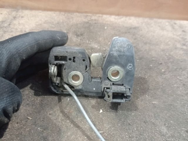 bontott VW GOLF III Csomagtérajtó Zárszerkezet