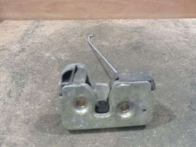 bontott VW GOLF III Csomagtérajtó Zárszerkezet