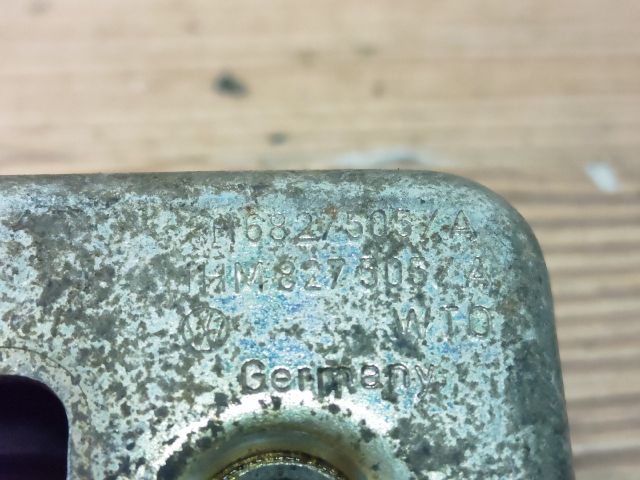 bontott VW GOLF III Csomagtérajtó Zárszerkezet