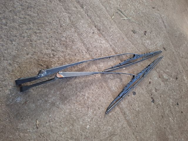 bontott VW GOLF III Első Ablaktörlő Kar