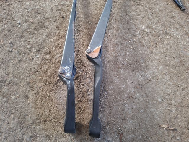 bontott VW GOLF III Első Ablaktörlő Kar