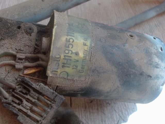 bontott VW GOLF III Első Ablaktörlő Szerkezet Motorral