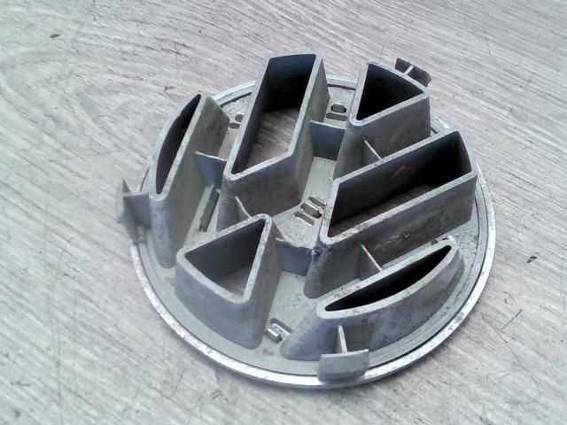 bontott VW GOLF III Első Embléma