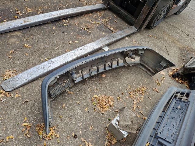 bontott VW GOLF III Első Lökhárító (Részeivel)