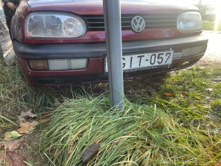 bontott VW GOLF III Első Lökhárító (Üresen)