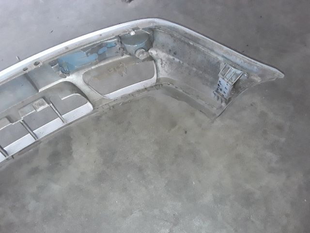 bontott VW GOLF III Első Lökhárító (Üresen)