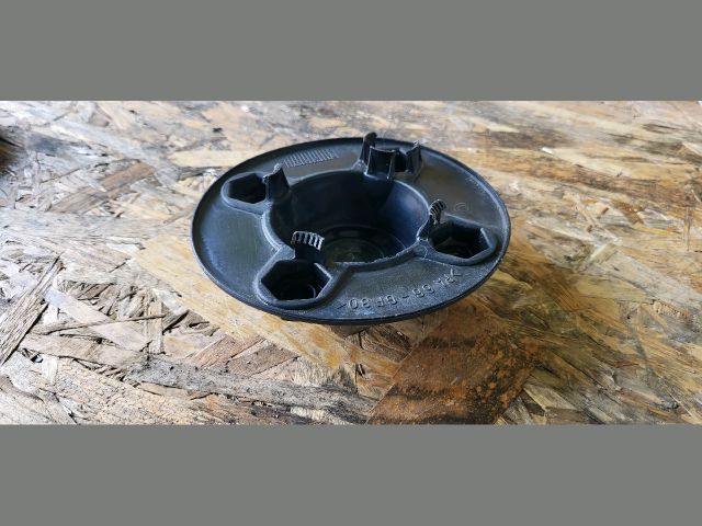 bontott VW GOLF III Felniközép (1 db)