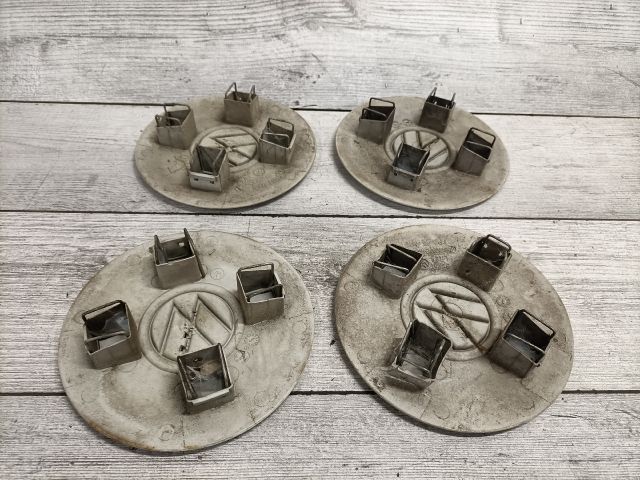 bontott VW GOLF III Felniközép Szett