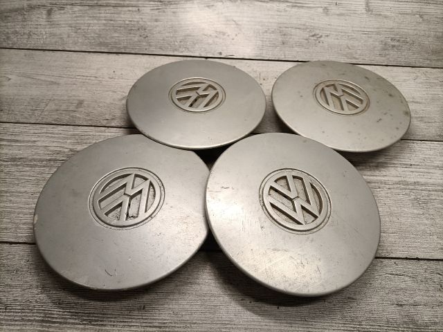 bontott VW GOLF III Felniközép Szett