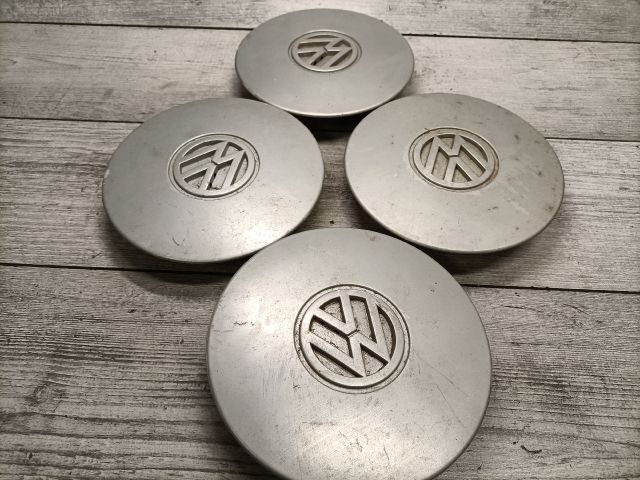 bontott VW GOLF III Felniközép Szett