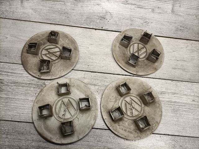 bontott VW GOLF III Felniközép Szett