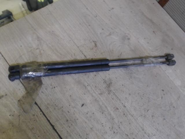 bontott VW GOLF III Gázrugós Kitámasztó Teleszkóp Pár Csomagtérajtó