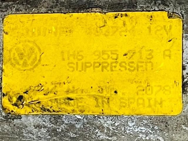 bontott VW GOLF III Hátsó Ablaktörlő Motor