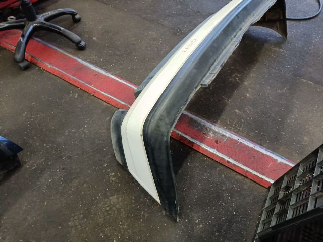 bontott VW GOLF III Hátsó Lökhárító (Részeivel)