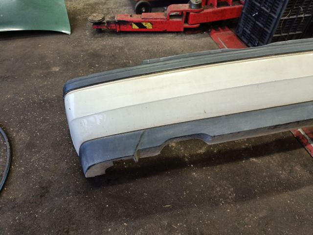 bontott VW GOLF III Hátsó Lökhárító (Részeivel)