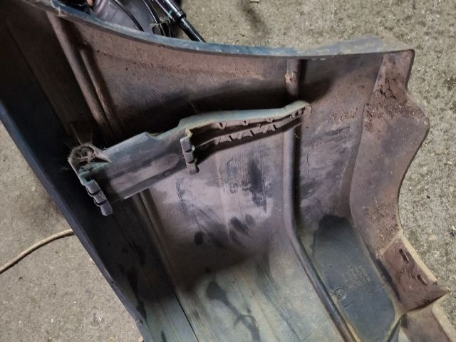 bontott VW GOLF III Hátsó Lökhárító (Üresen)