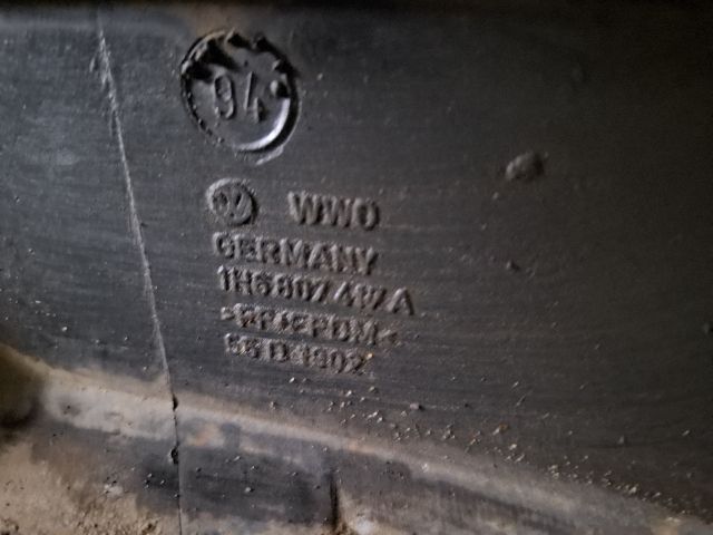 bontott VW GOLF III Hátsó Lökhárító (Üresen)