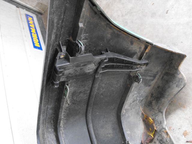 bontott VW GOLF III Hátsó Lökhárító (Üresen)