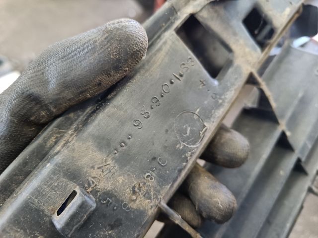 bontott VW GOLF III Hűtőrács