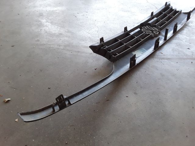 bontott VW GOLF III Hűtőrács