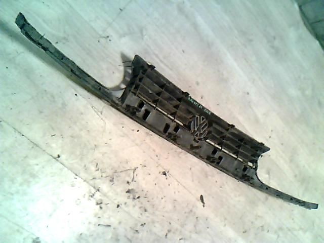 bontott VW GOLF III Hűtőrács