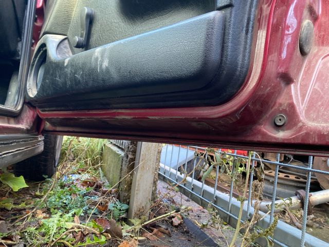 bontott VW GOLF III Jobb első Ajtó (Üres lemez)