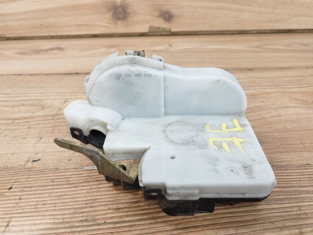 bontott VW GOLF III Jobb első Ajtózár