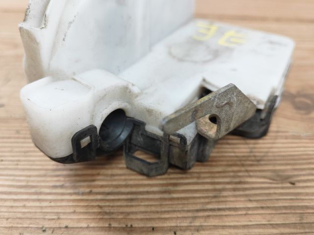 bontott VW GOLF III Jobb első Ajtózár