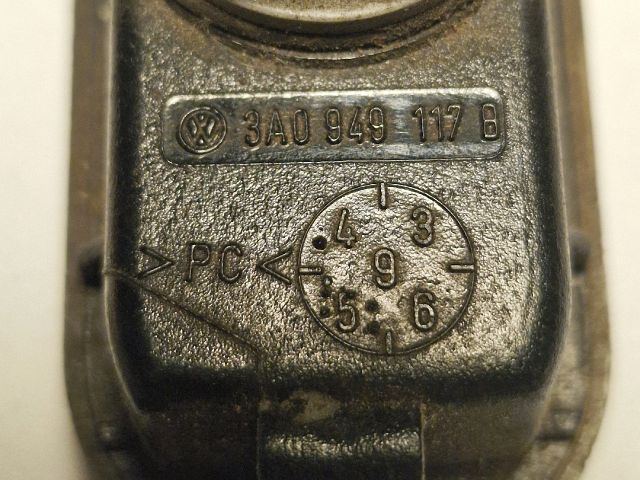 bontott VW GOLF III Jobb első Sárvédő Irányjelző