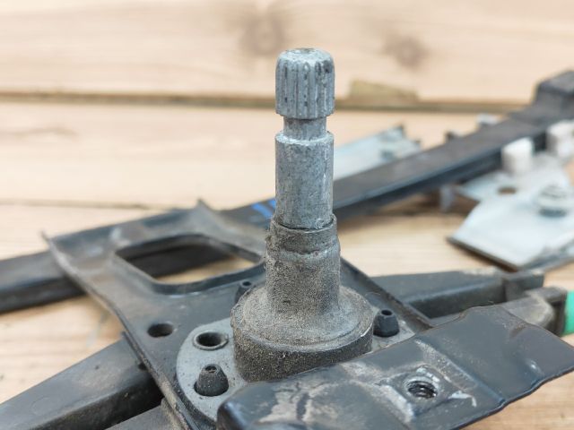 bontott VW GOLF III Jobb hátsó Ablakemelő Szerkezet (Mechanikus)