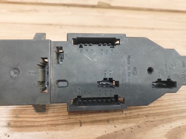 bontott VW GOLF III Jobb Hátsó Lámpa Foglalat