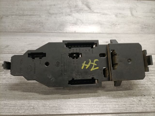 bontott VW GOLF III Jobb Hátsó Lámpa Foglalat