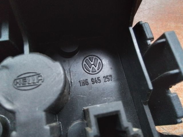 bontott VW GOLF III Jobb Hátsó Lámpa Foglalat