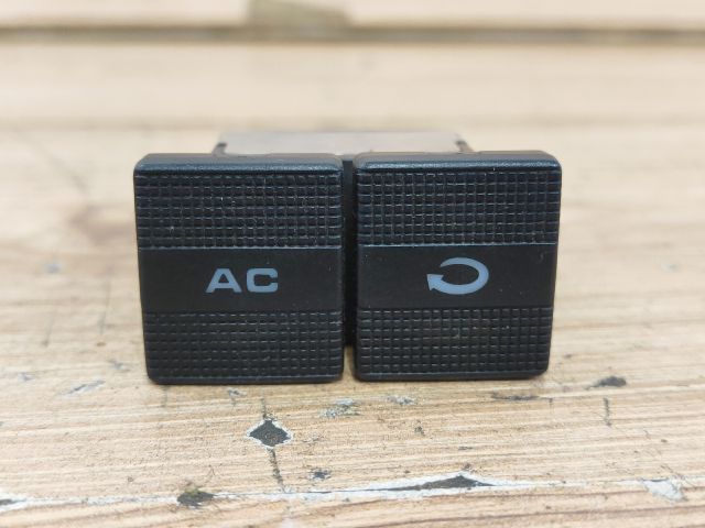 bontott VW GOLF III Klíma Kapcsoló