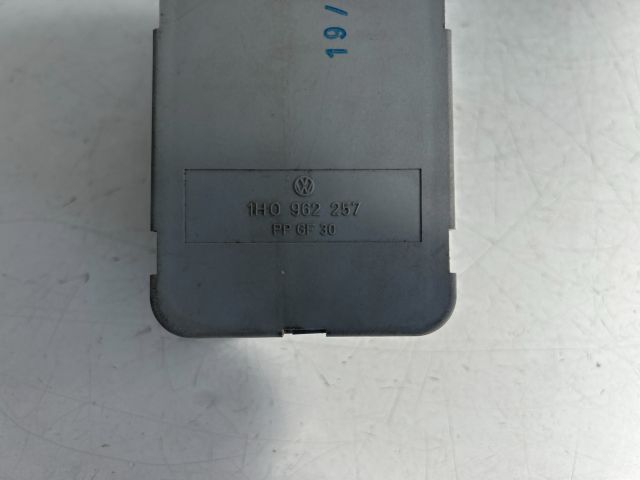 bontott VW GOLF III Központizár Motor (Pozíciófüggetlen)