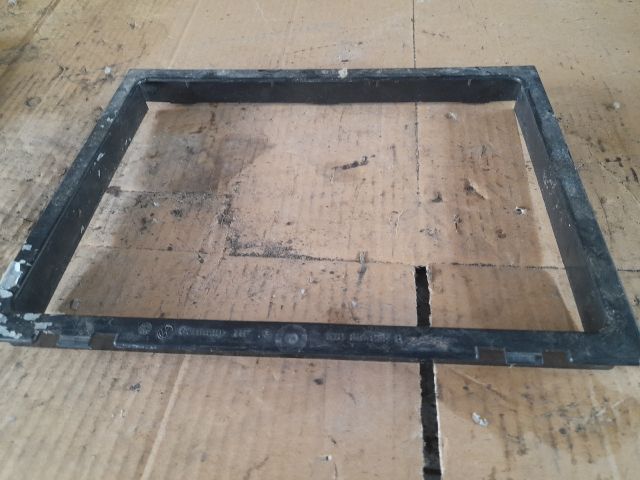 bontott VW GOLF III Pollenszűrő Fedél