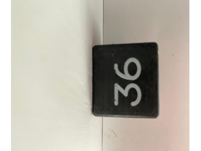 bontott VW GOLF III Relé