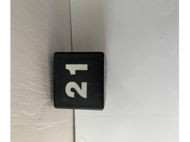 bontott VW GOLF III Relé