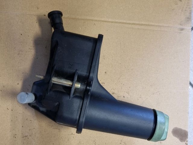 bontott VW GOLF III Szervóolaj Tartály