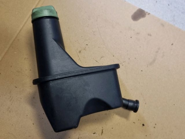 bontott VW GOLF III Szervóolaj Tartály