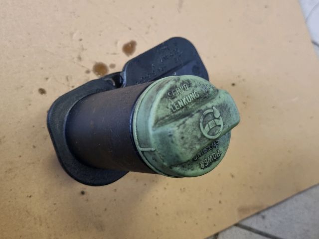 bontott VW GOLF III Szervóolaj Tartály