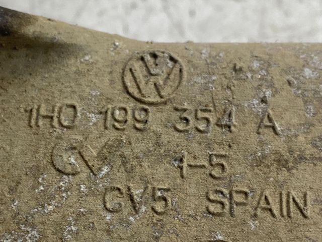 bontott VW GOLF III Tartó Bak