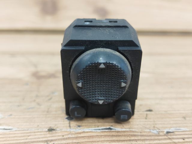 bontott VW GOLF III Tükör Kapcsoló