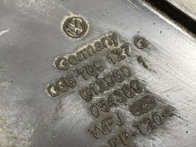 bontott VW GOLF IV Alsó Vezérlés Burkolat