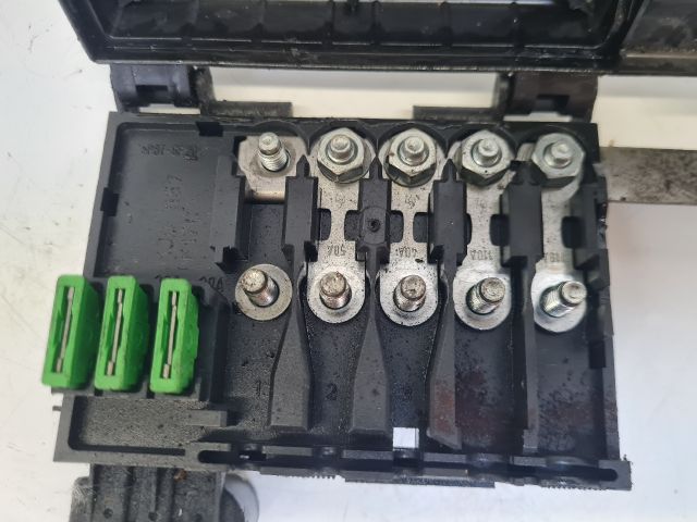 bontott VW GOLF IV Biztosítéktábla Motortér