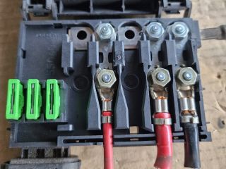 bontott VW GOLF IV Biztosítéktábla Motortér