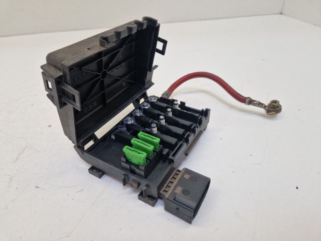 bontott VW GOLF IV Biztosítéktábla Motortér